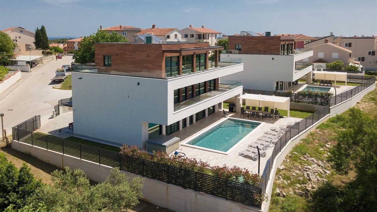 Premantura Villa | Modern 5-Br Villa for 10 with pool, sauna and jacuzzi close to beach