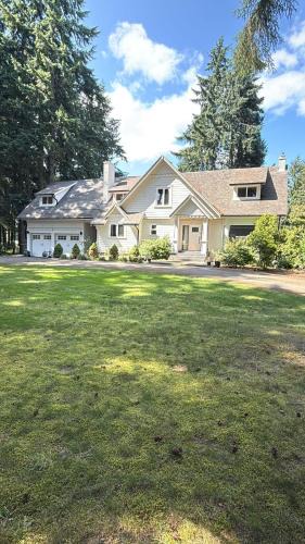 Cobble Hill Apartment | Modern 5BR Luxury Getaway