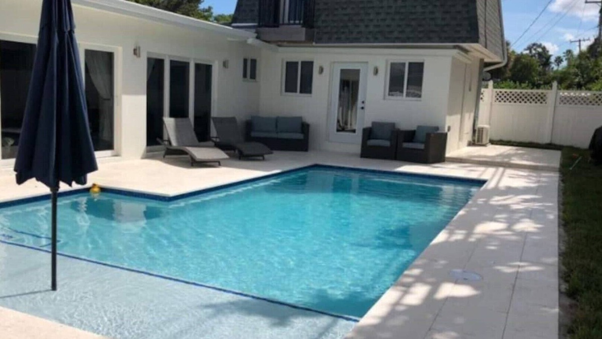 The Roads Villa | Modern 5BR Mansion Minutes Away from Miami Beach