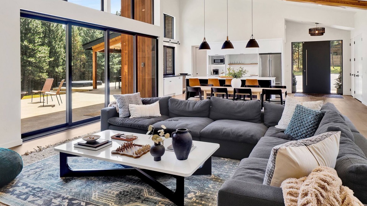 Ronald House | Modern 5BR Mountain Retreat with Hot Tub, Game Room & Scenic Views