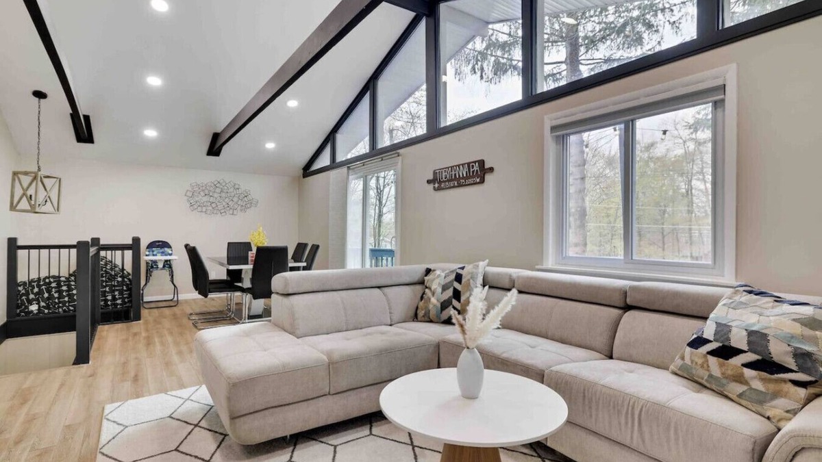 Tobyhanna House | Modern 5BR SAUNA Poconos Home Near All Attractions