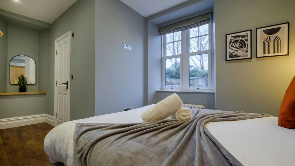 Windermere Apartment | Modern 6BR/4Bath in the heart of #LakeDistrict