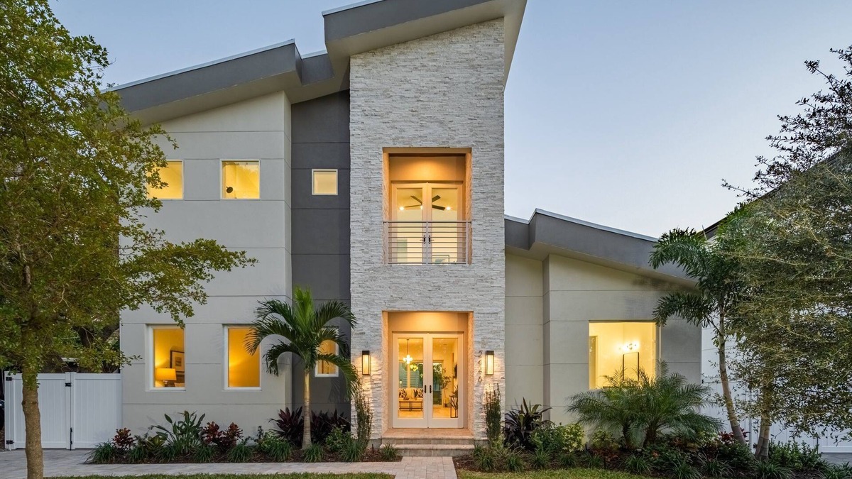 Arlington Park House | Modern 6BR Sarasota Getaway w/Heated Pool & Rooftop Terrace
