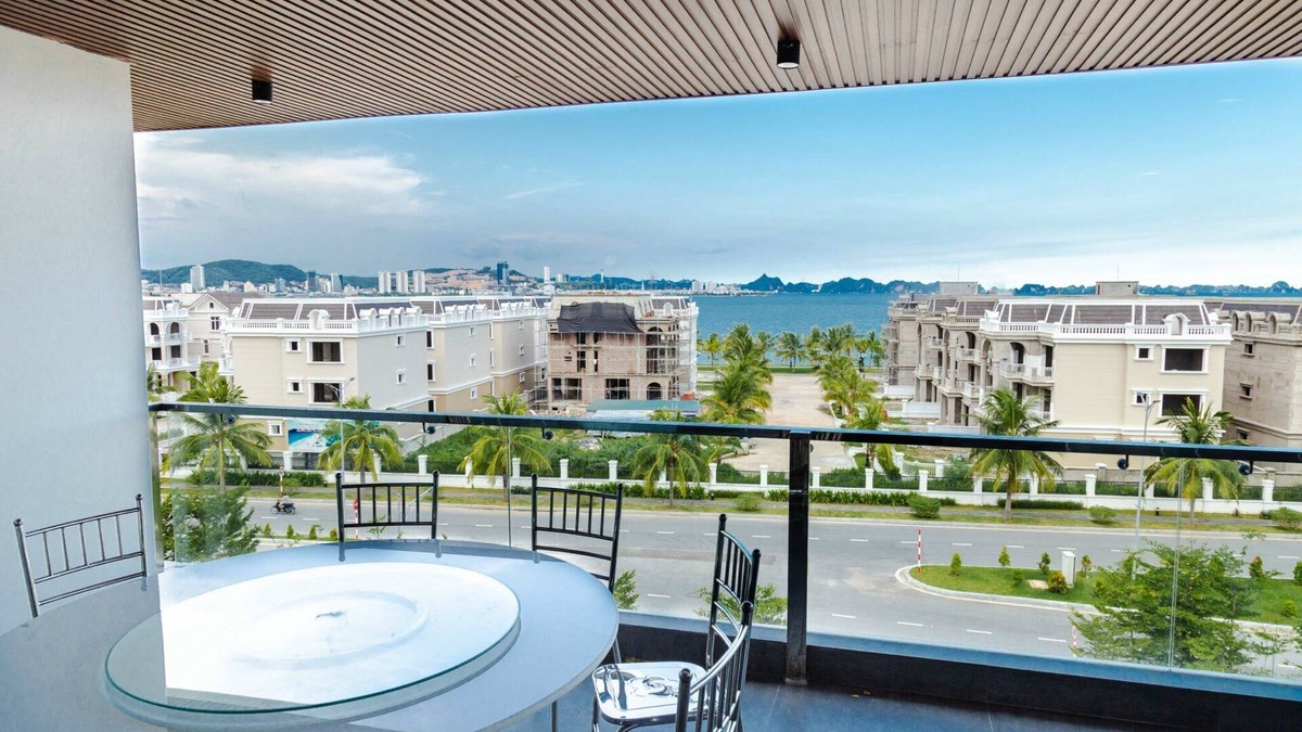 Ha Long Apartment | Modern 7-bedroom apartment with seaview balcony