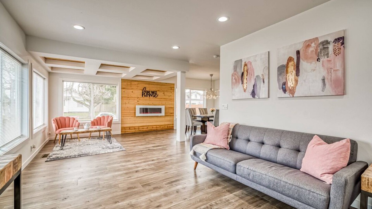 Eastside House | Modern 8 BR duplex in Tacoma! -Both sides included