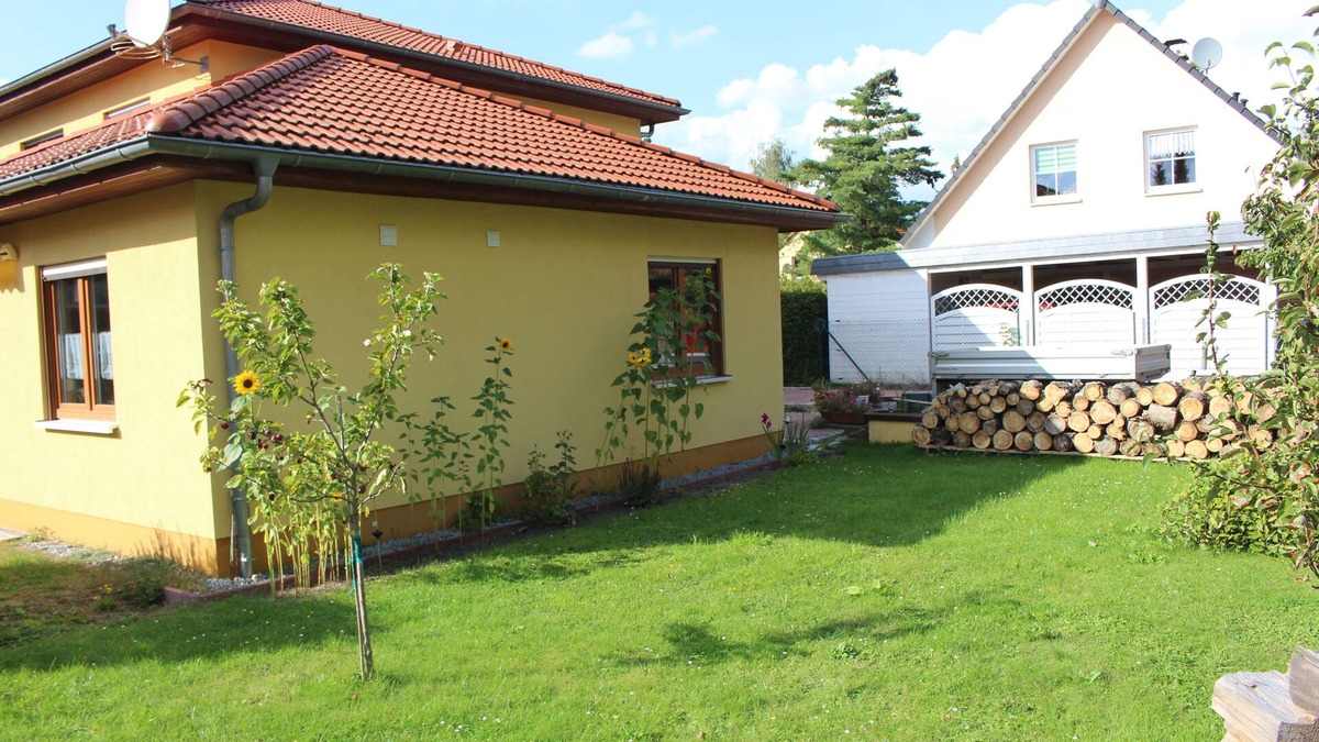 Fredersdorf Apartment | Modern apartment on the edge of the city