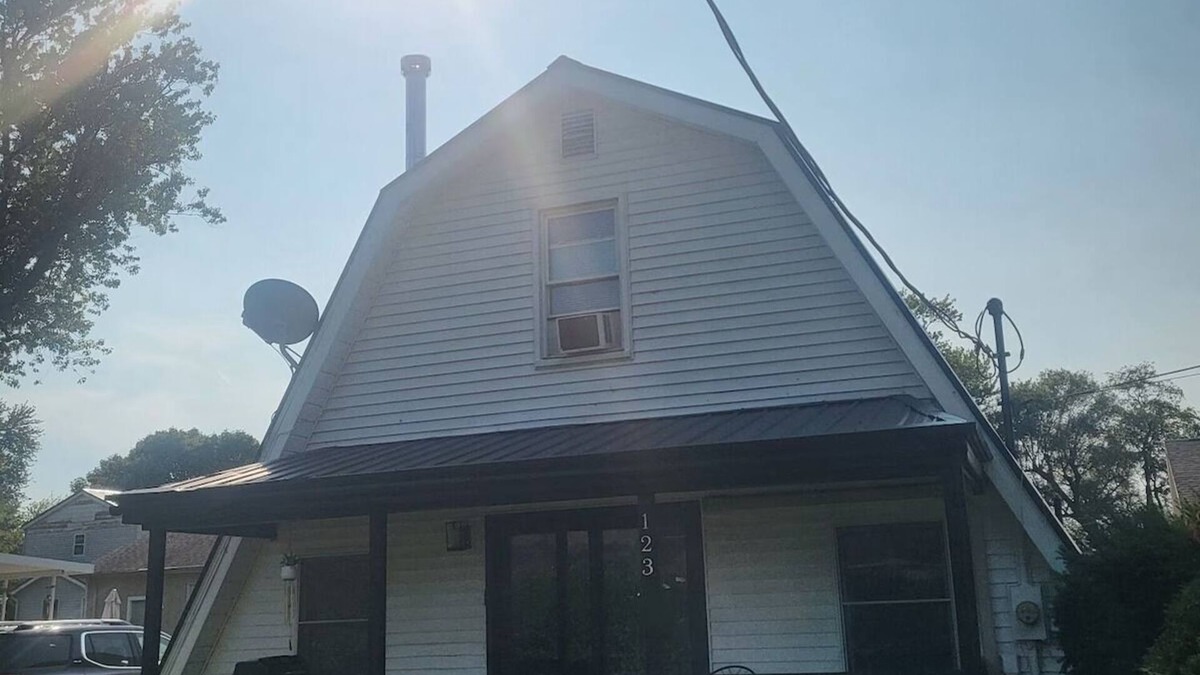 Gypsum Apartment | Modern A-frame 3BR Lake Escape with Hot Tub & Deck