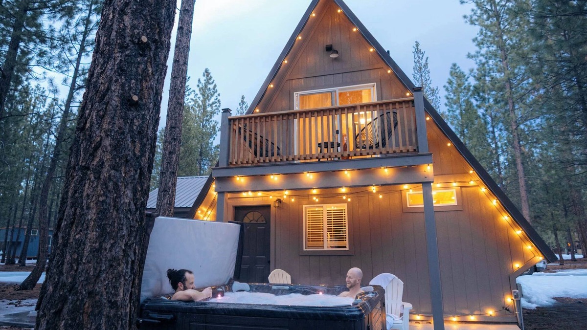 La Pine Cabin | Modern A-Frame cabin w/hot tub close to Bend, Crater Lake, Mt Bachelor resort