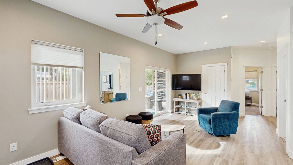 North Star House | Modern & Accessible 4BR Retreat in Downtown Anchorage - dog friendly