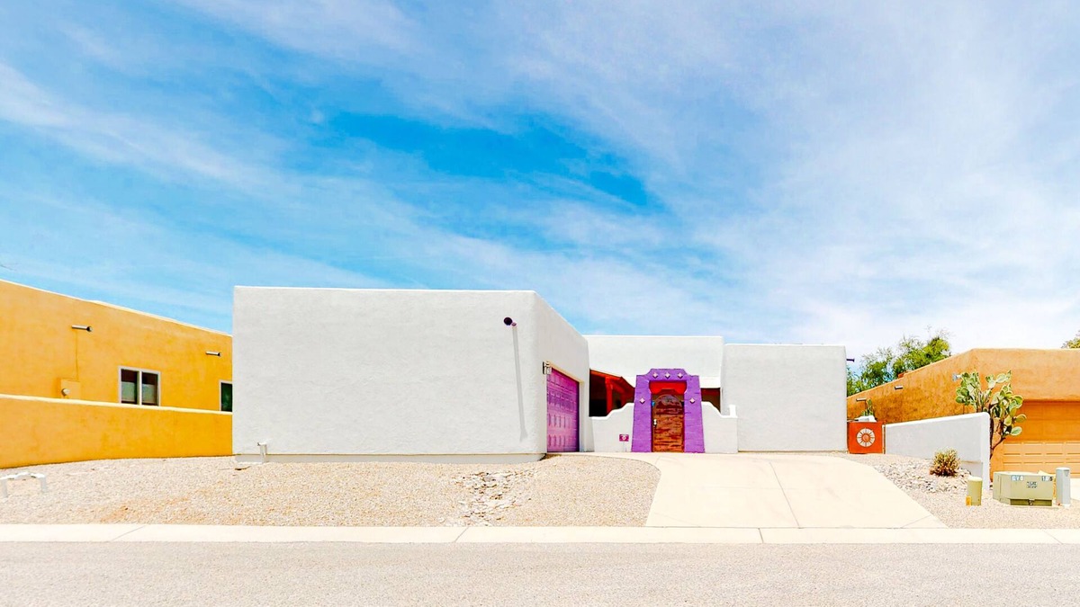 Civano House | Modern adobe home with a community pool, central AC, washer/dryer - snowbirds OK