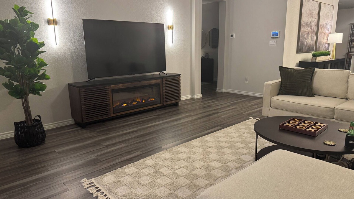 Wellborn House | Modern Aggie-Friendly Retreat - College Station/Bryan