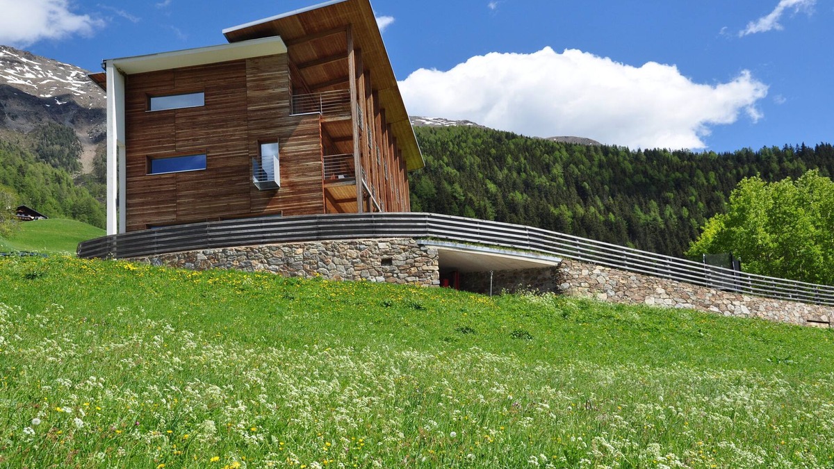 Malles Venosta Apartment | Modern alpine architecture in South Tyrol, vacation apartment with panoramic views