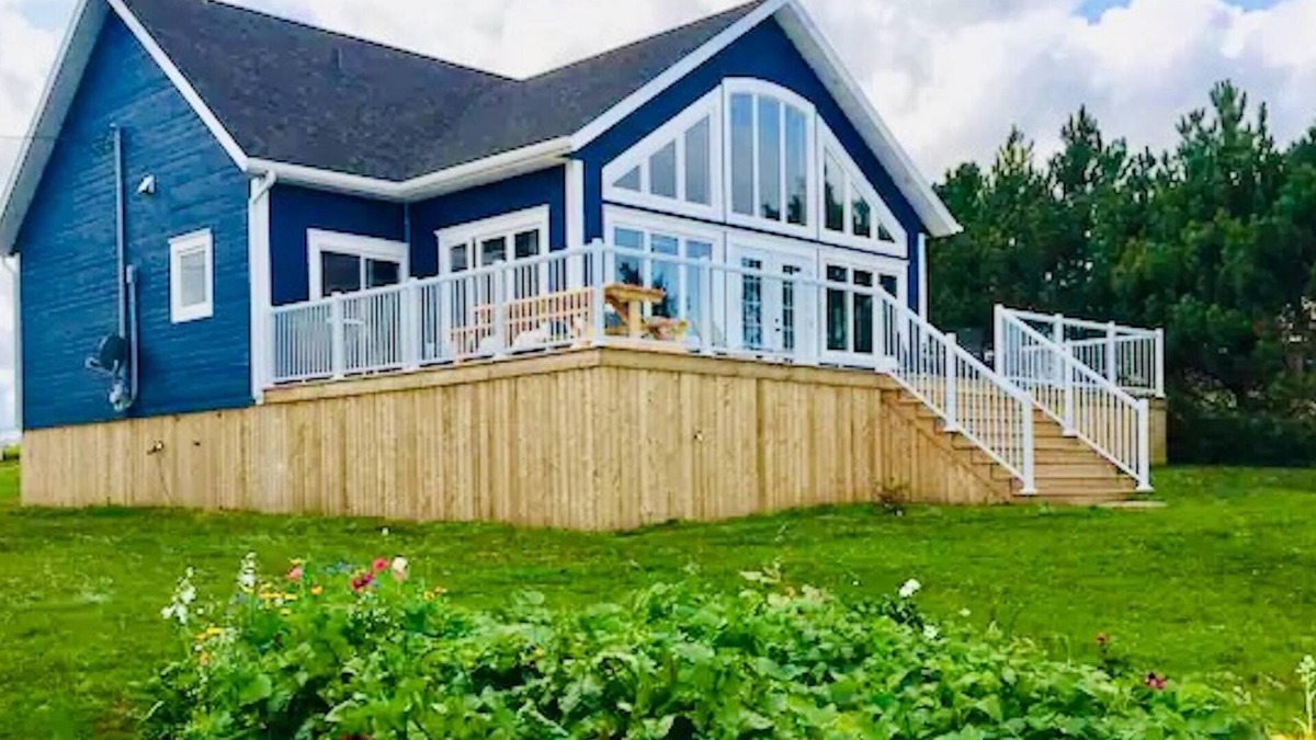 New London Cottage | Modern and Beautiful 2 Bedroom in Stanley Bridge with beautiful vistas