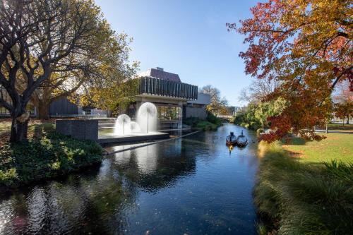 Christchurch City Centre Apartment | Modern and Central - Christchurch Apartment