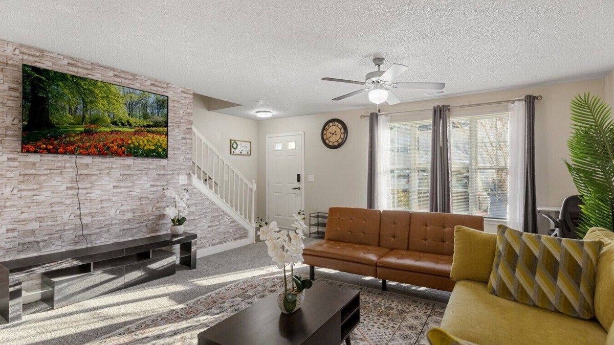 Sans Souci House | Modern and Comfy 3BR 2Bath Townhome, near Greenville Downtown