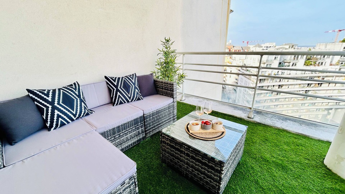 Parc-Nord Apartment | Modern and cosy apartment with a beautiful terrace and parking, Paris La Défense