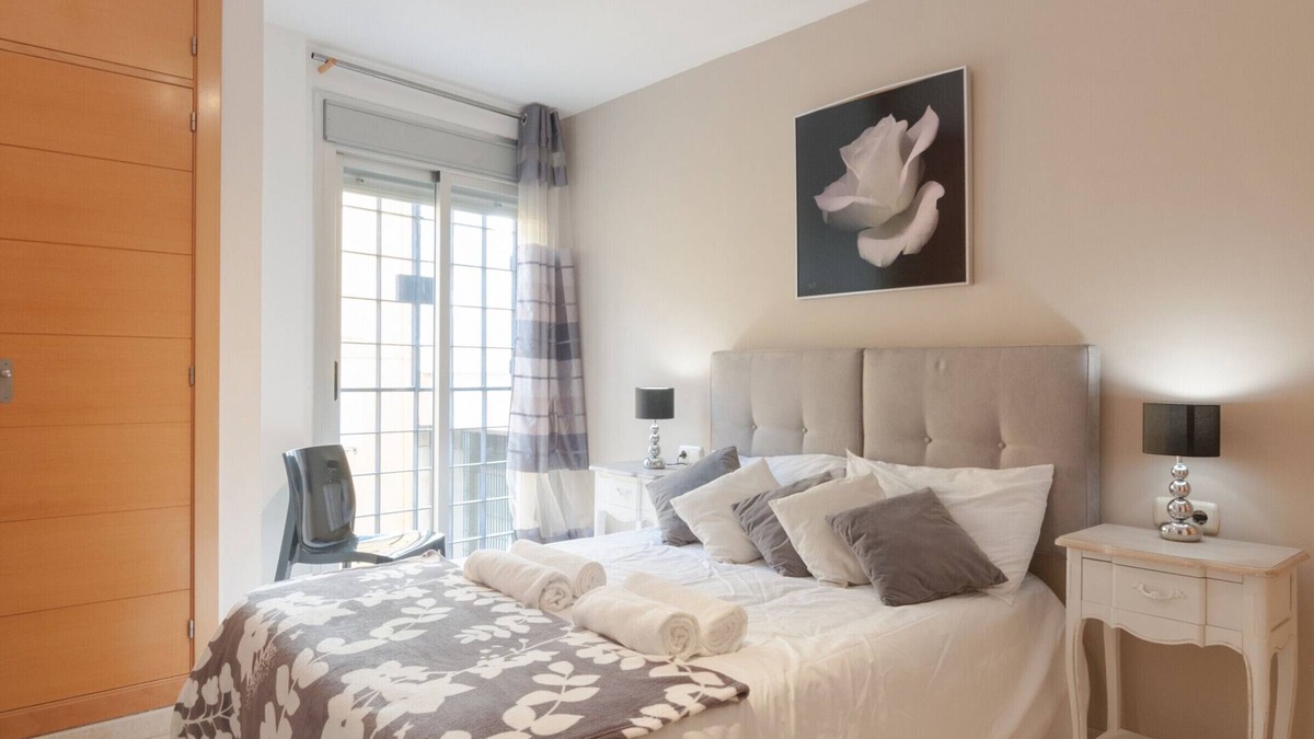 Campos Eliseos Apartment | Modern and Cozy Apartment near the Beach and Historic Center in Málaga