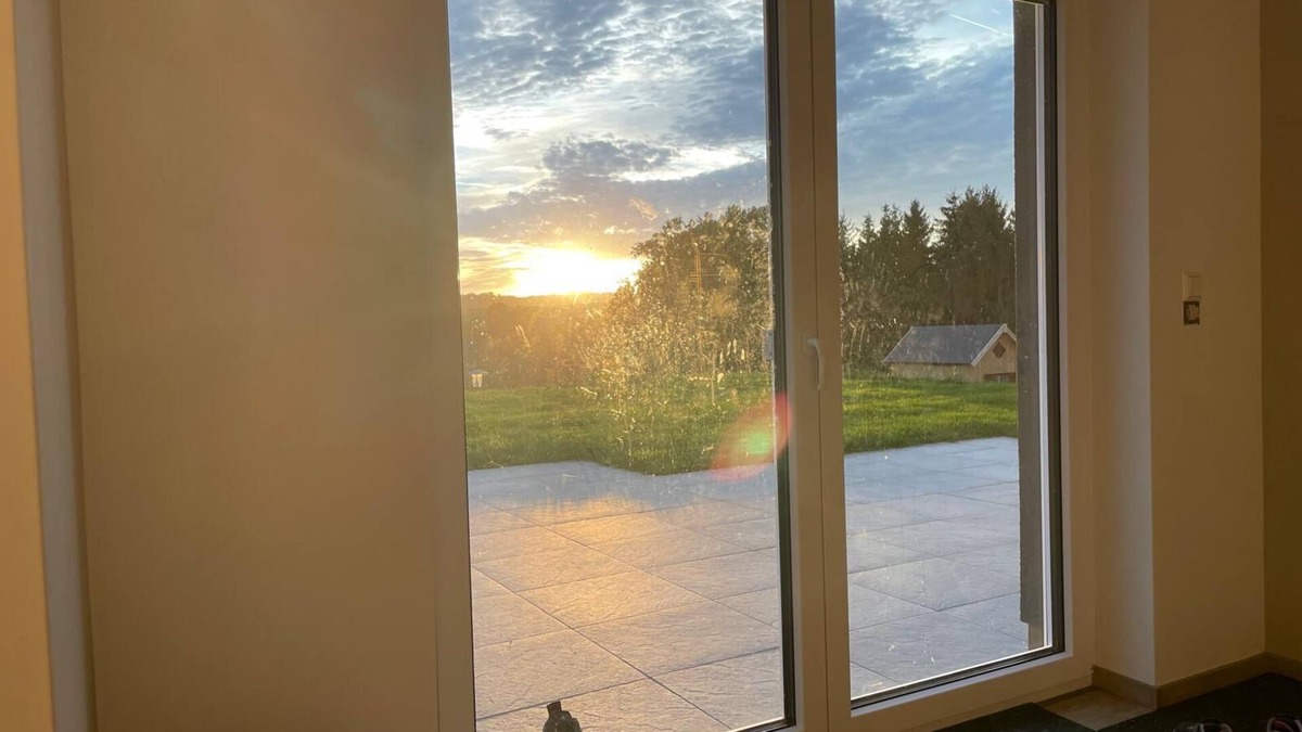 Sulzbach-Laufen House | Modern and inviting house surrounded by greenery with a large garden