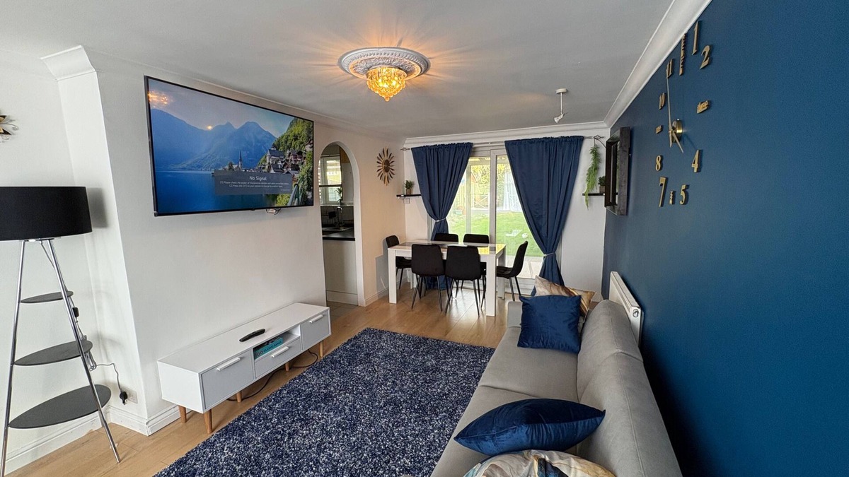 Bracknell House | Modern and Spacious 3 Bed retreat - Bracknell