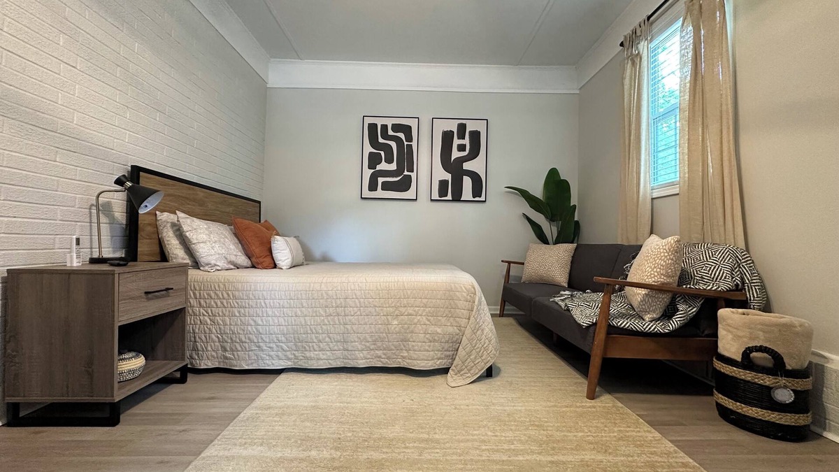 Northeast Raleigh Apartment | Modern And Spacious Studio Retreat