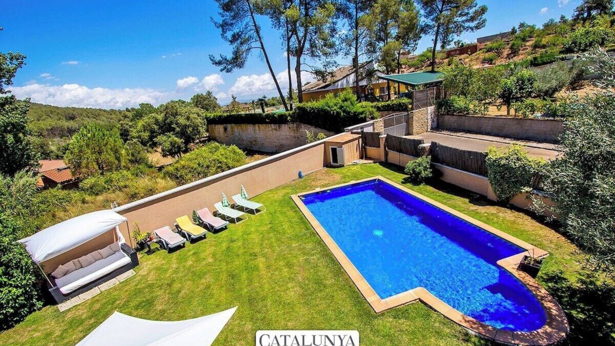 Can Vinyals Villa | Modern and spacious w/private pool close to BCN