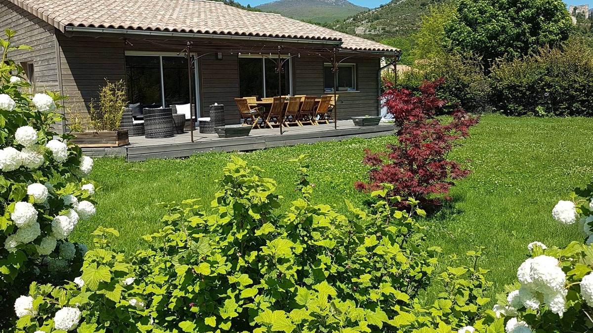 Montbrun-les-Bains House | Modern and warm wooden house in a quiet area