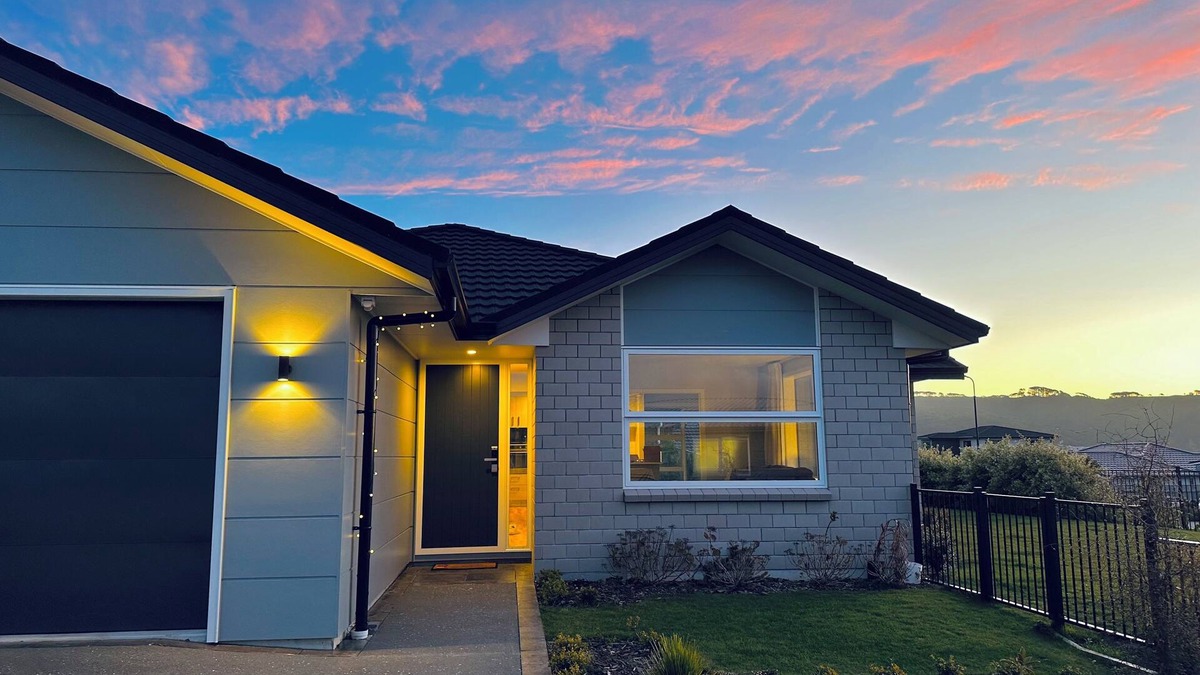 Aotea House | Modern Aotea Family Home with Amazing Views