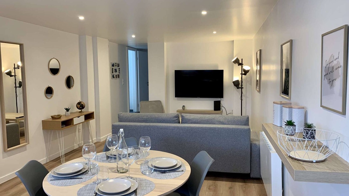 Dinsheim Apartment | Modern apartment with free parking