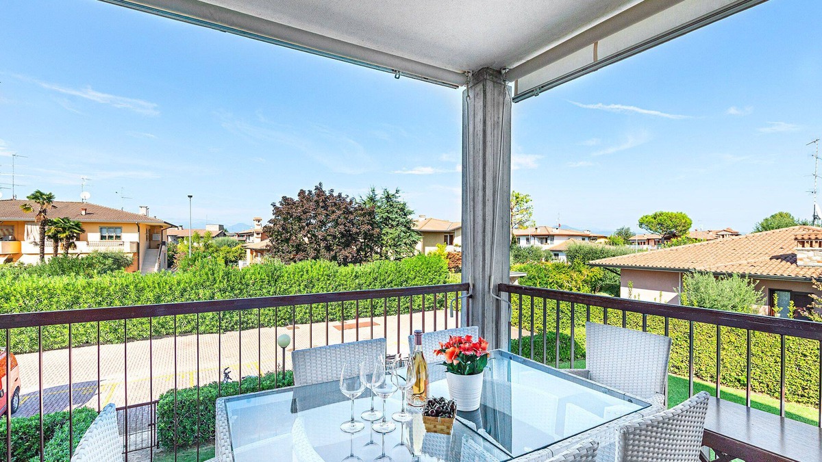 Lugana Apartment | Modern apartment with pool in Sirmione, just a few minutes' walk from the lake!