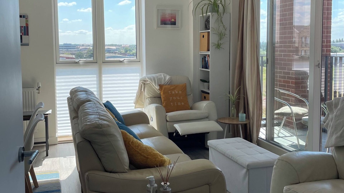 South Hornchurch Apartment | Modern Apartment All Amenities Greater London