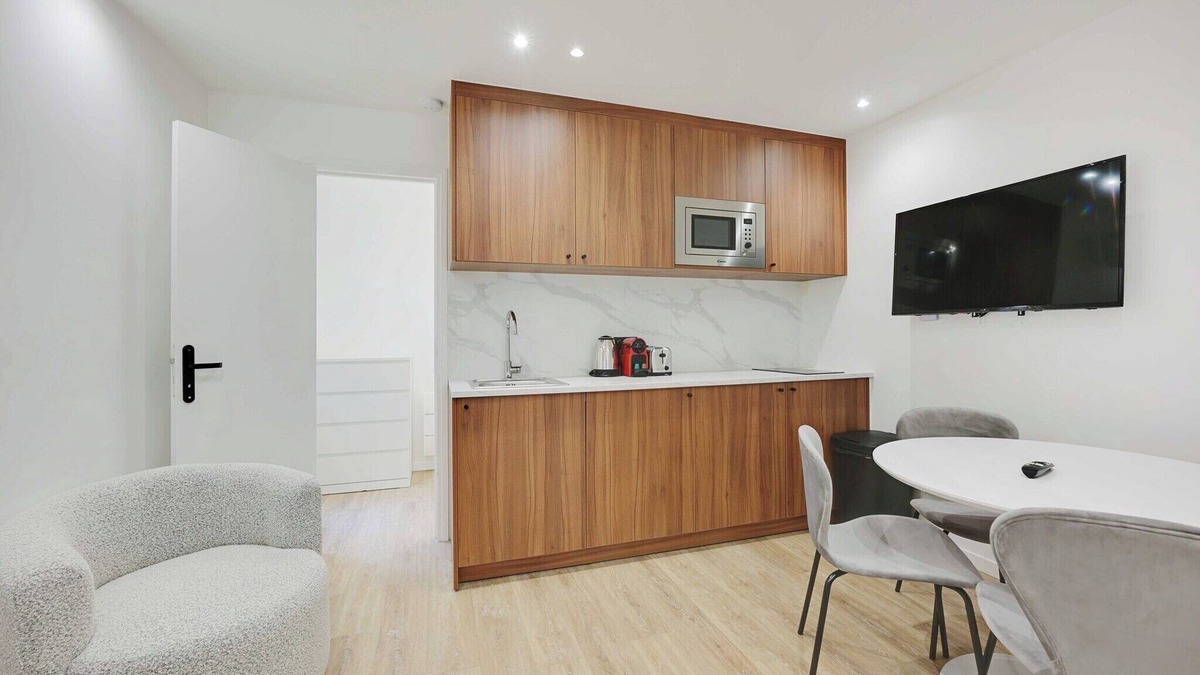 Aubervilliers Apartment | Modern apartment with terrace