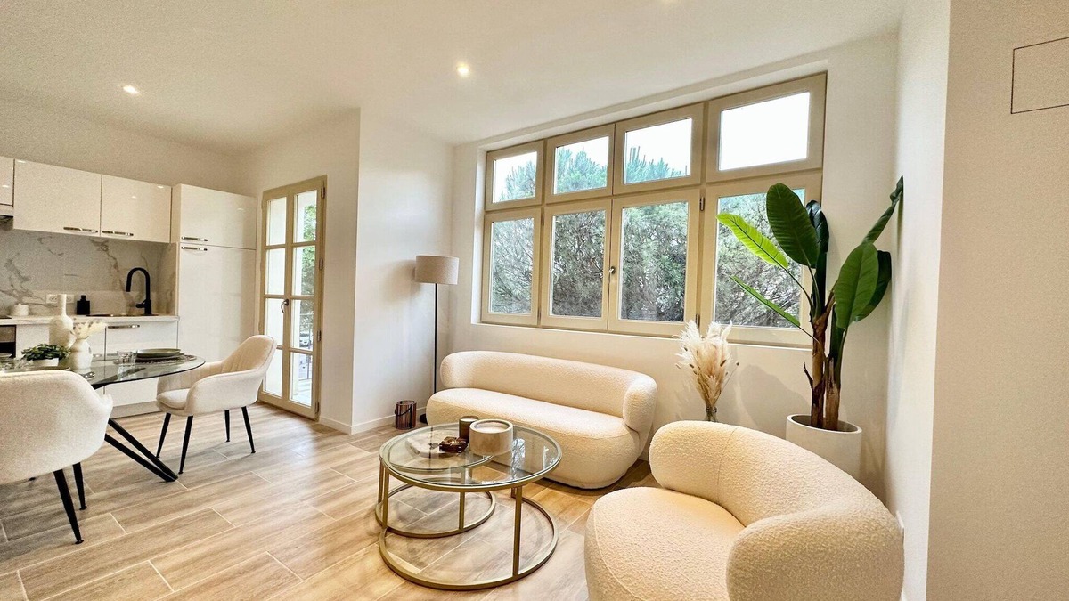 Old Town Apartment | Modern Apartment - 1BD/4P - Center of St Tropez