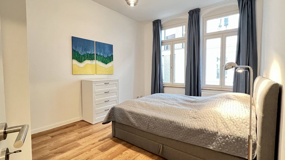 Center Apartment | Modern apartment in Altbauvilla with 3 bedrooms and 2 bathrooms in the city