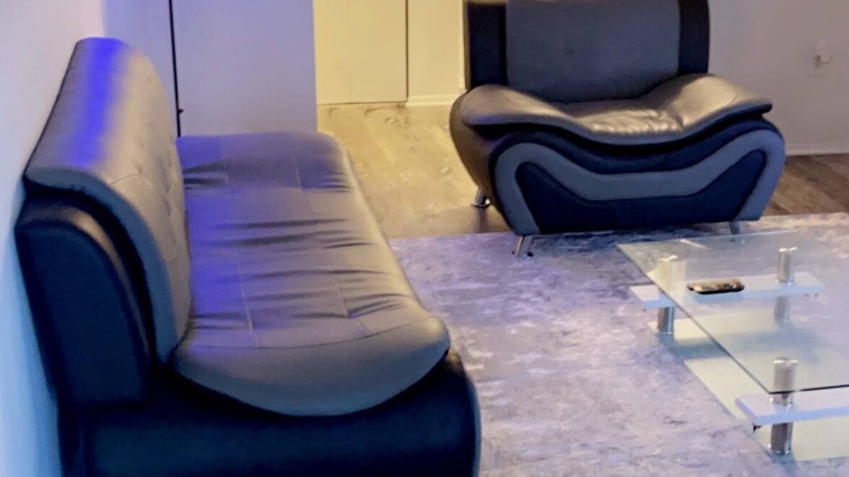 Fairfax Apartment | Modern apartment in a quiet neighborhood