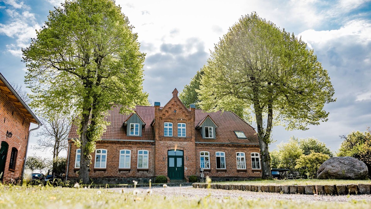 Lubberstorf Apartment | modern apartment in the old farmhouse 1.5km from Neuklostersee