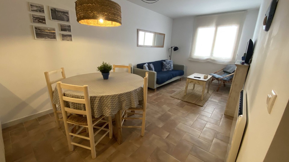 Llafranc Apartment | Modern apartment in Llafranc with A/C. No view
