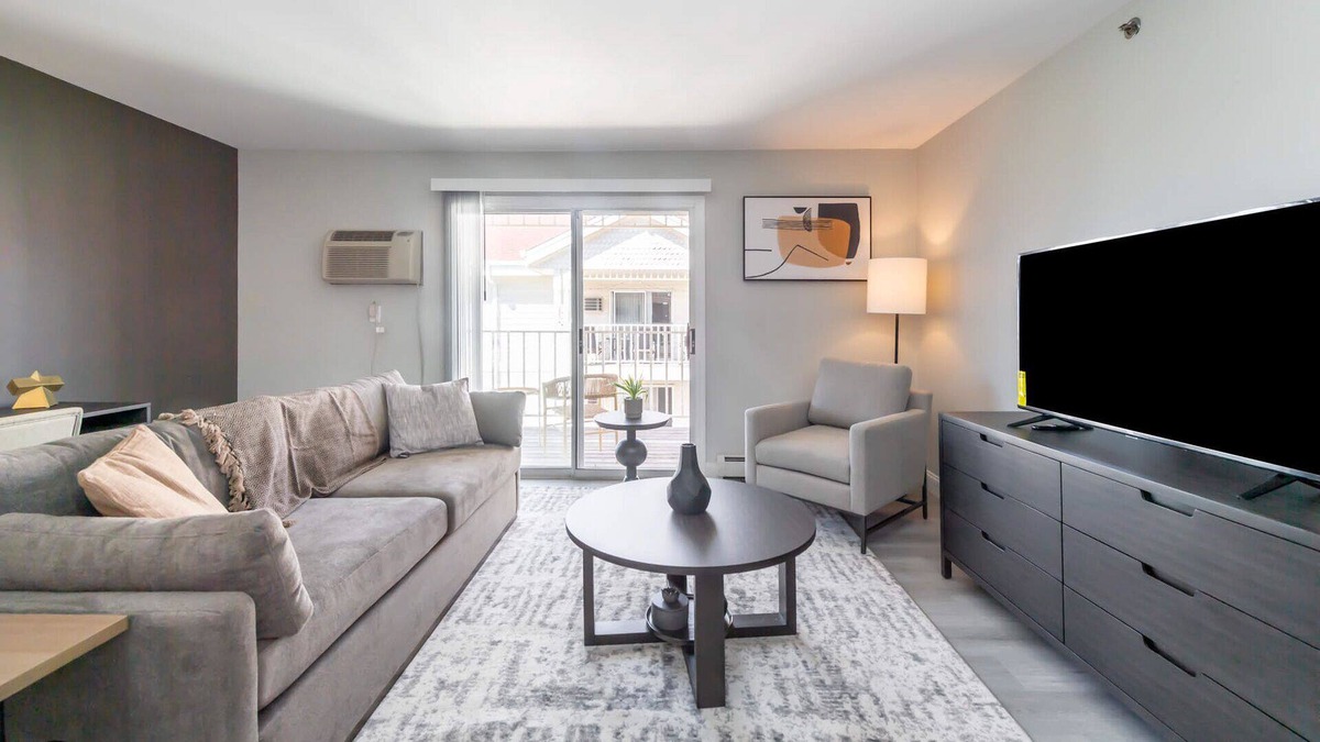 Waukesha Apartment | Modern Apartment in Prime Location (ID9428X15)