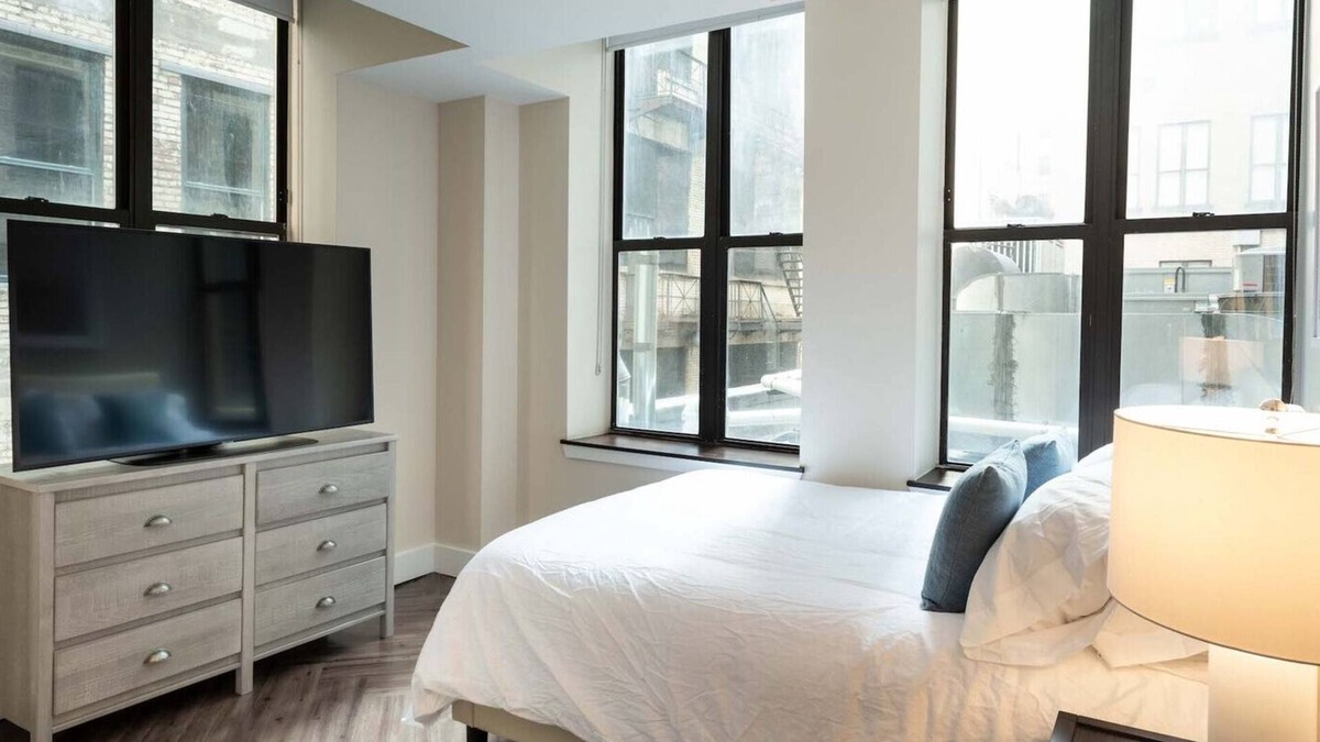 Washington Apartment | Modern Apartment in Prime Location (ID1787X82)