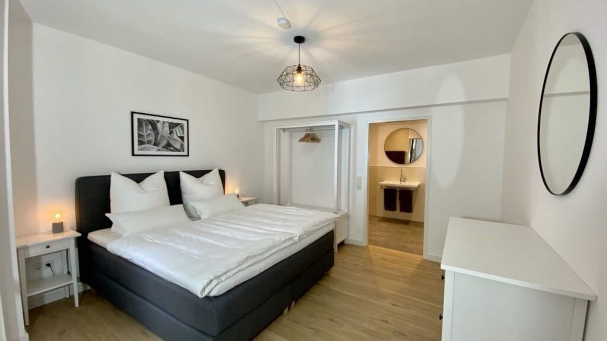 Uerzig Apartment | Modern apartment in Ürzig with balcony and vineyard view