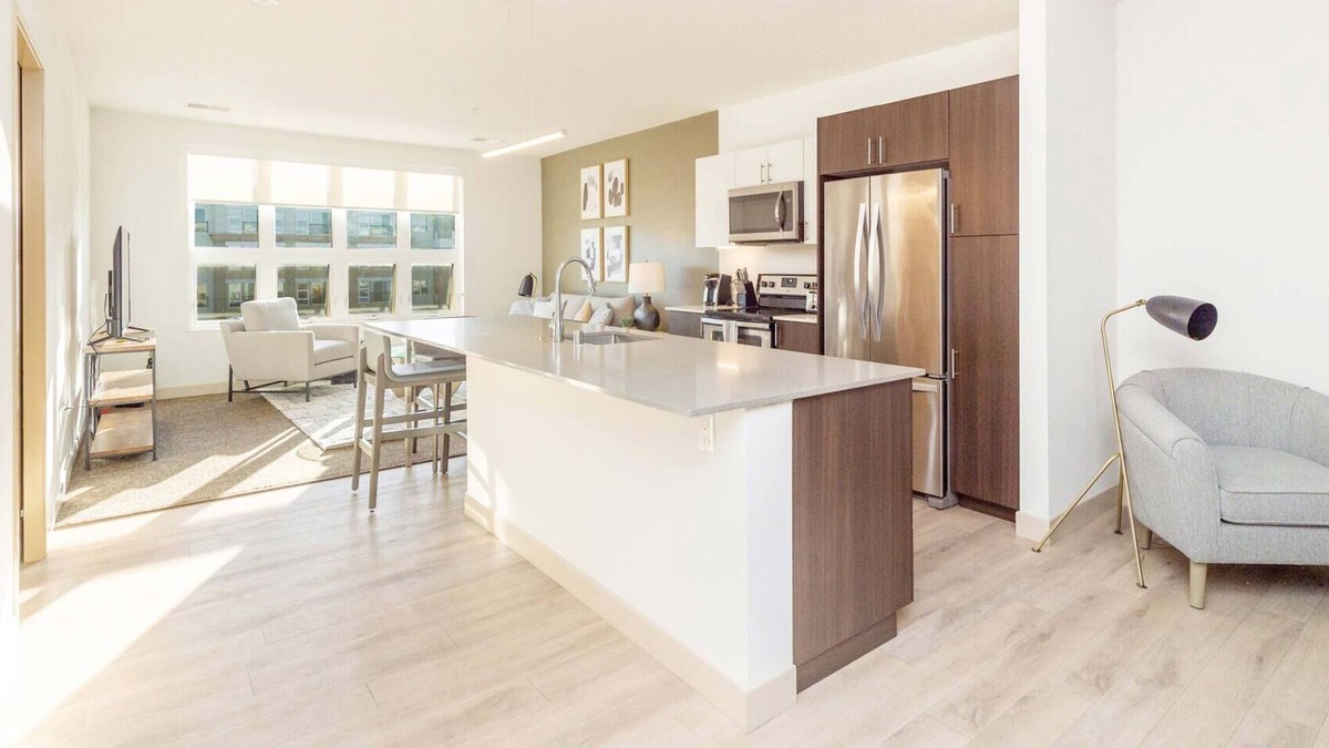 Brookfield Apartment | Modern Apartment in Prime Location (ID7511X17)