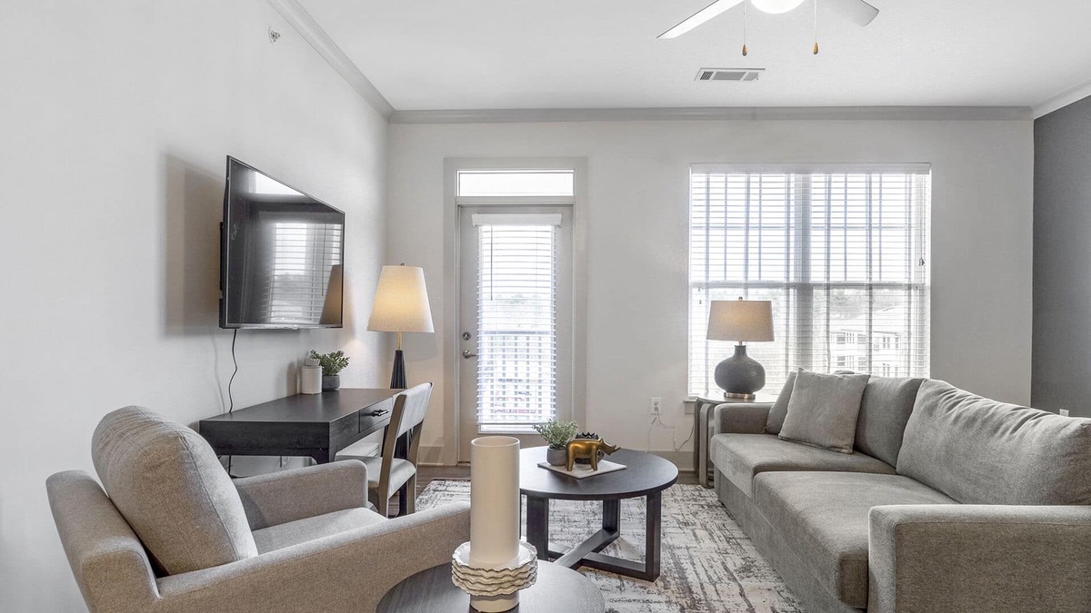 Short Pump Apartment | Modern Apartment in Prime Location (ID2723X66)