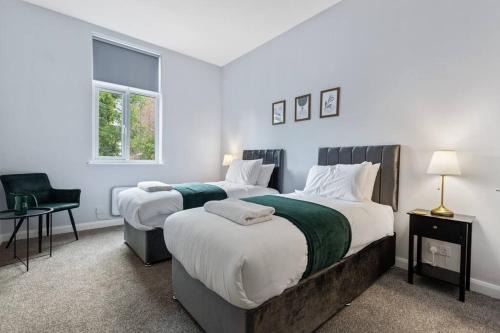 Mapperley Apartment | Modern Apartment King with Free Parking Suite 6