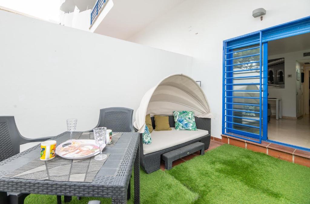 Torrequebrada Apartment | MODERN APARTMENT NEXT TO THE BEACH, Pets friendly