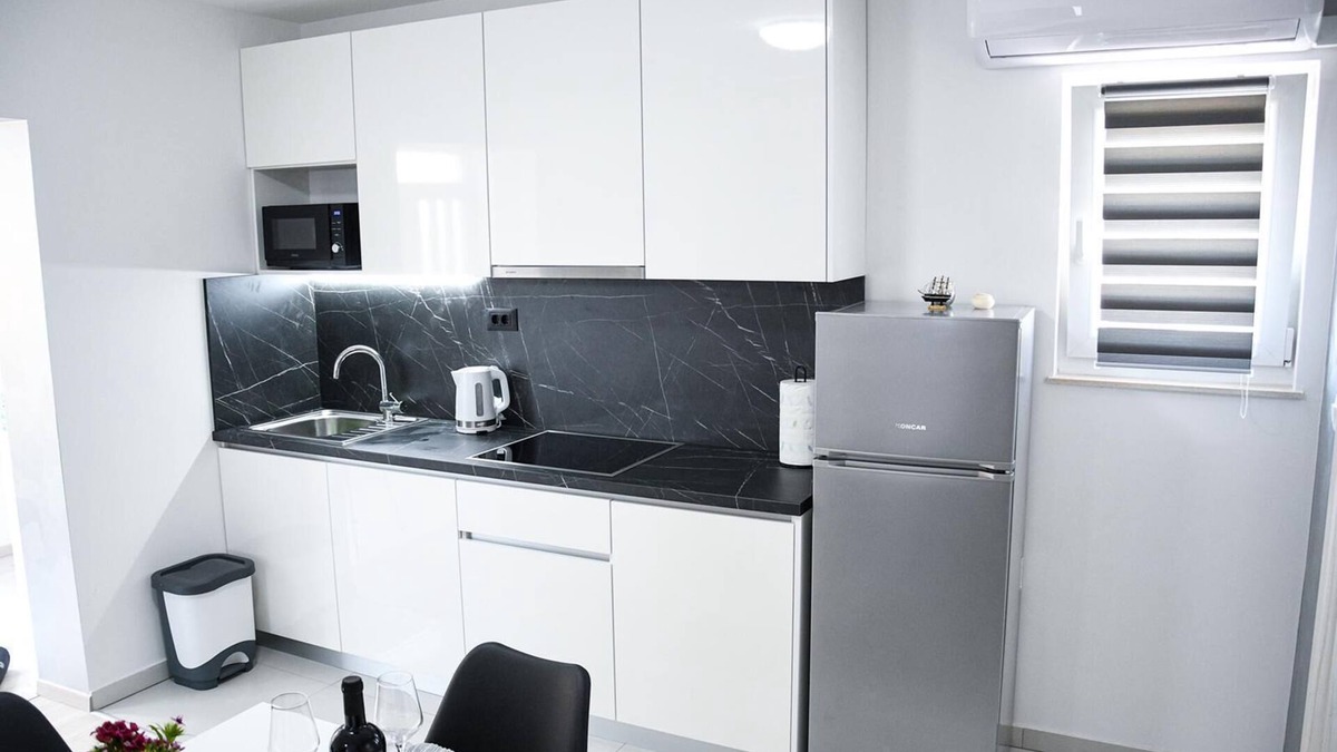 Znjan Apartment | Modern apartment on a walking distance to the beach