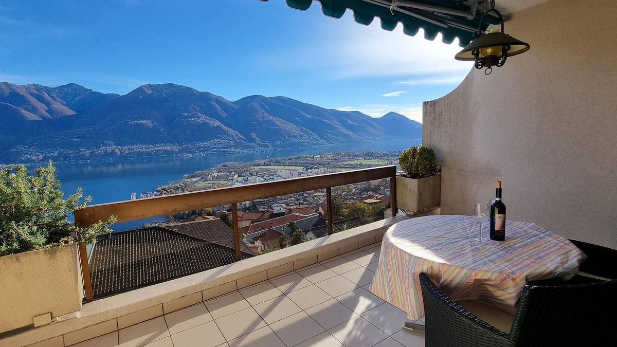 Orselina Apartment | Modern apartment on the 3rd floor for 1-4 persons.