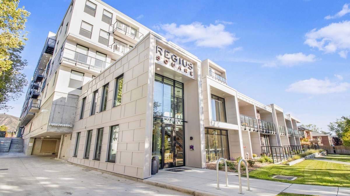 Lower Avenues Apartment | Modern Apartment minutes from the heart of the city- Perfect for professionals