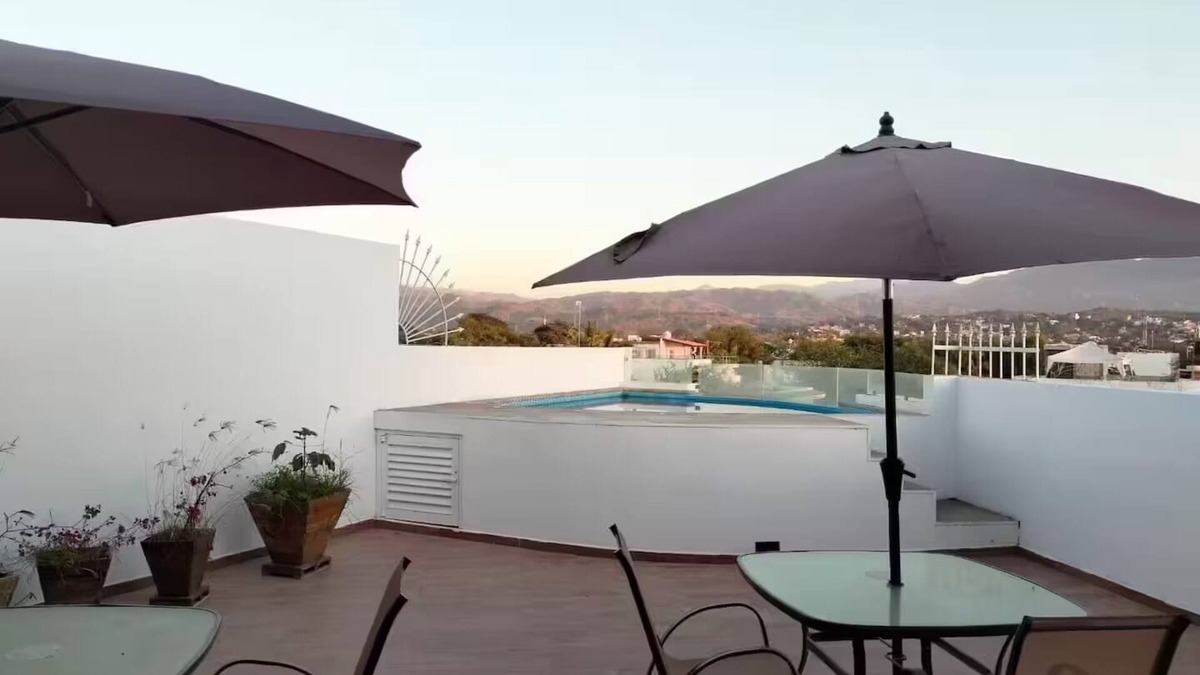 Ixtapa Apartment | Modern Apartment with Balcony, Terrace and Jacuzzi