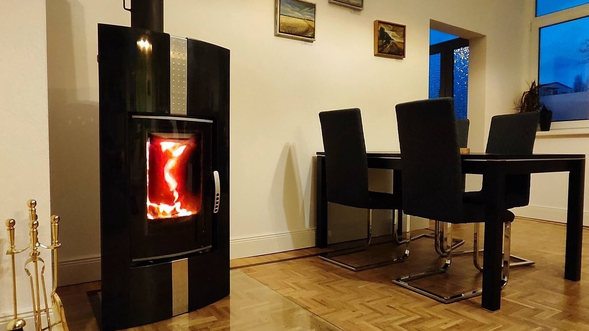 Schwerin Apartment | Modern apartment with fireplace, e-charging station and free parking space