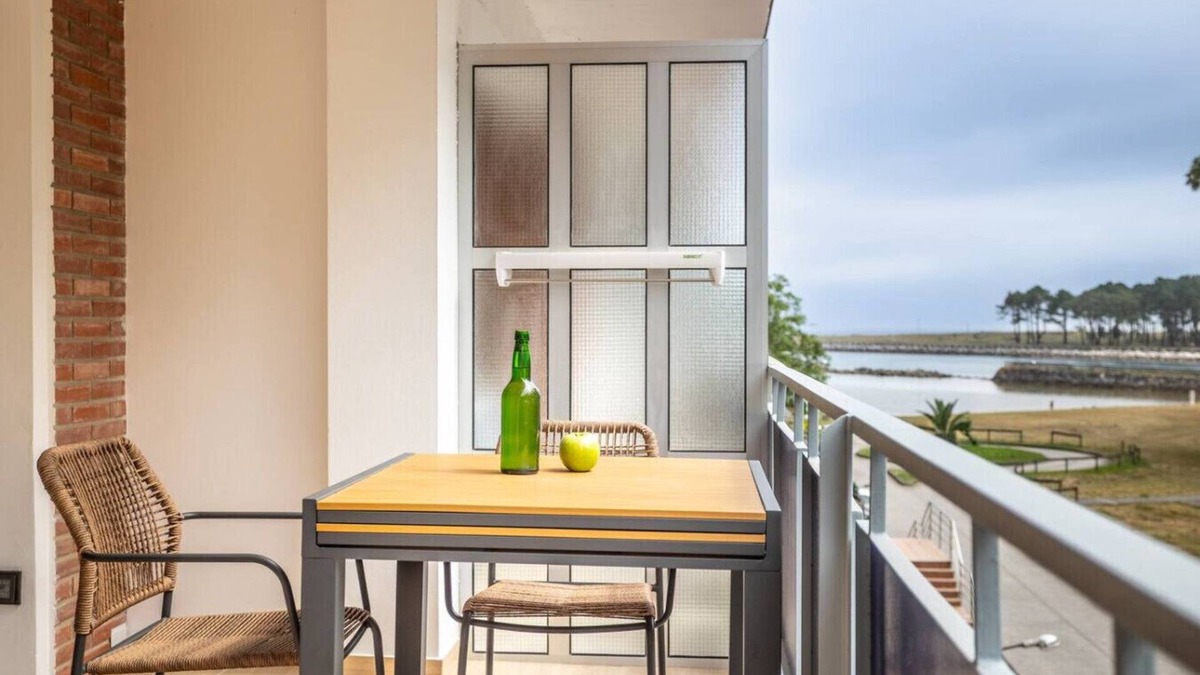 Linero Apartment | Modern Apartment with Stunning Terrace & Sea Views