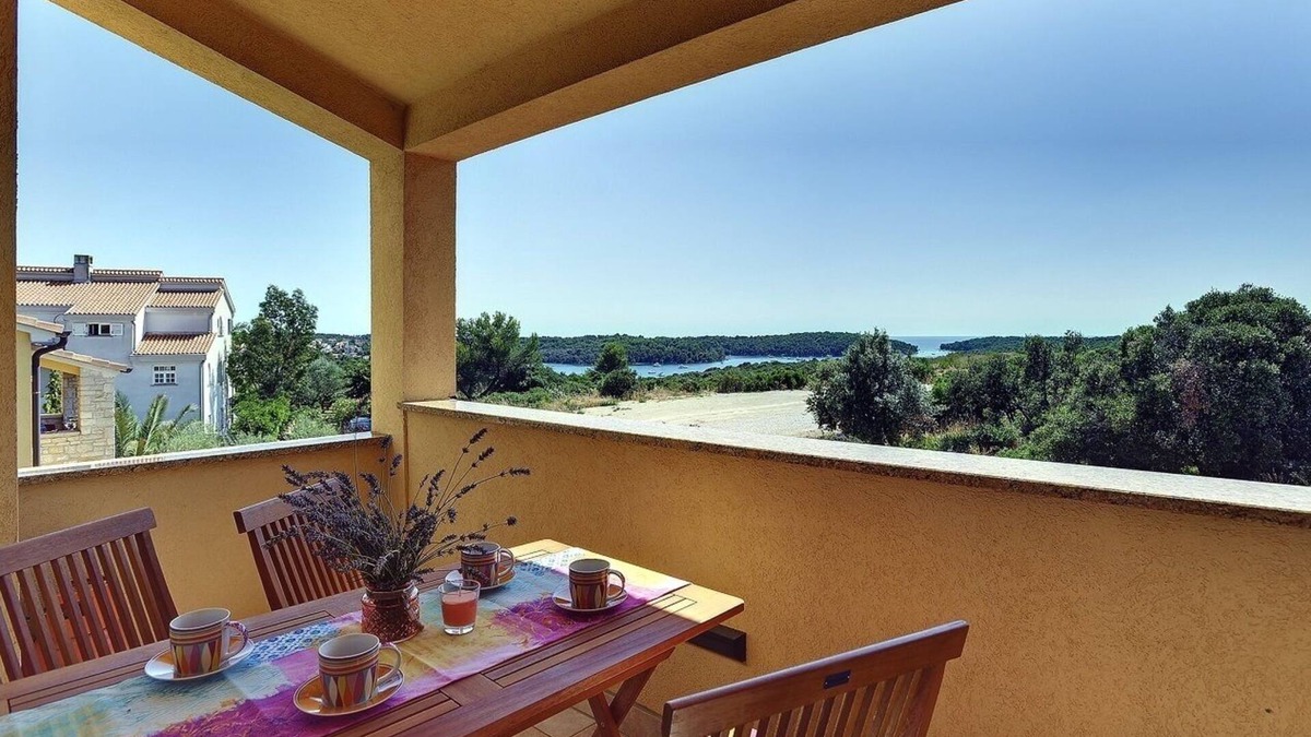 Vinkuran Apartment | Modern apartment with access to balcony including sea view